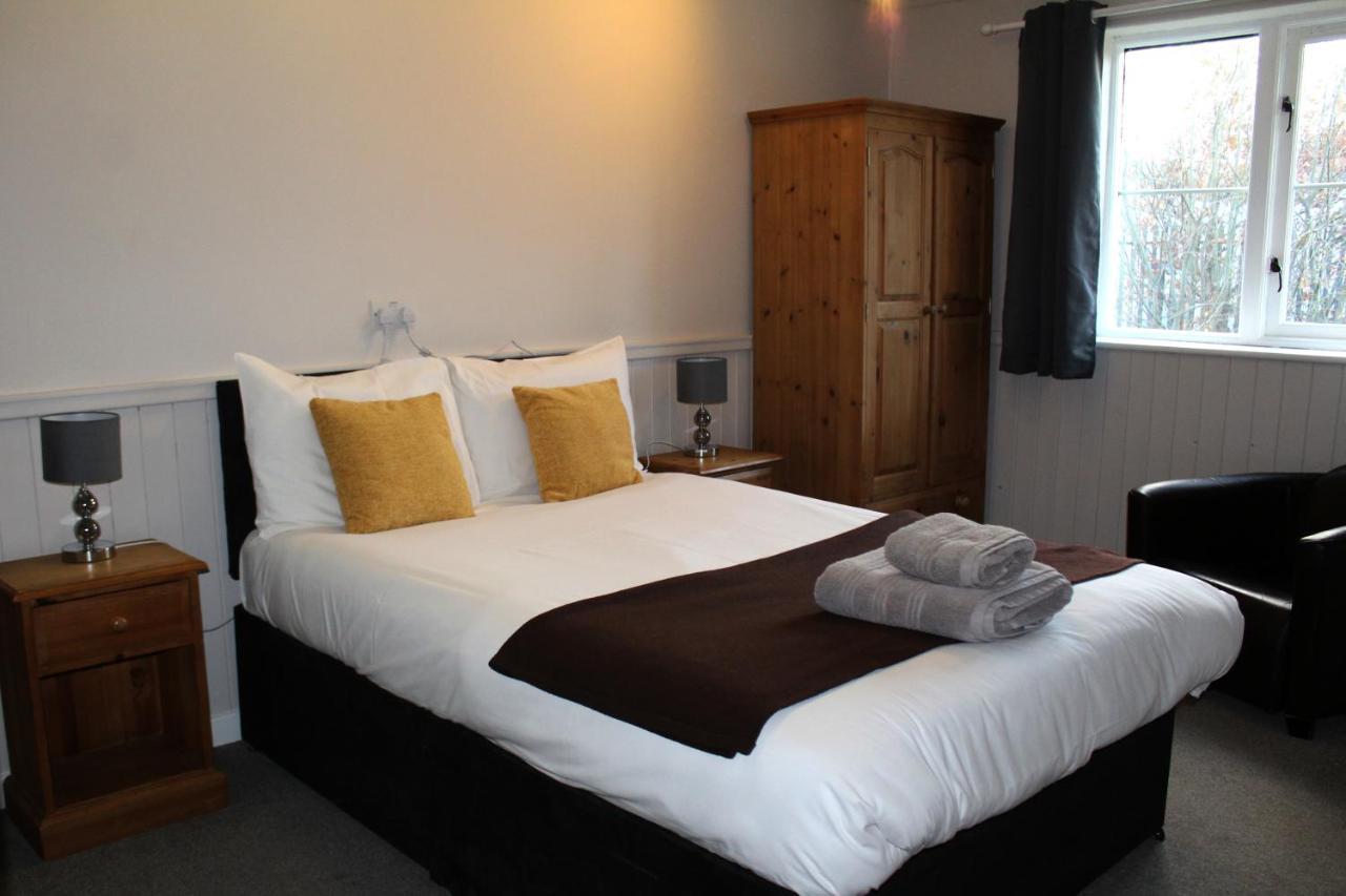 Dog And Partridge Inn Calne Exterior foto